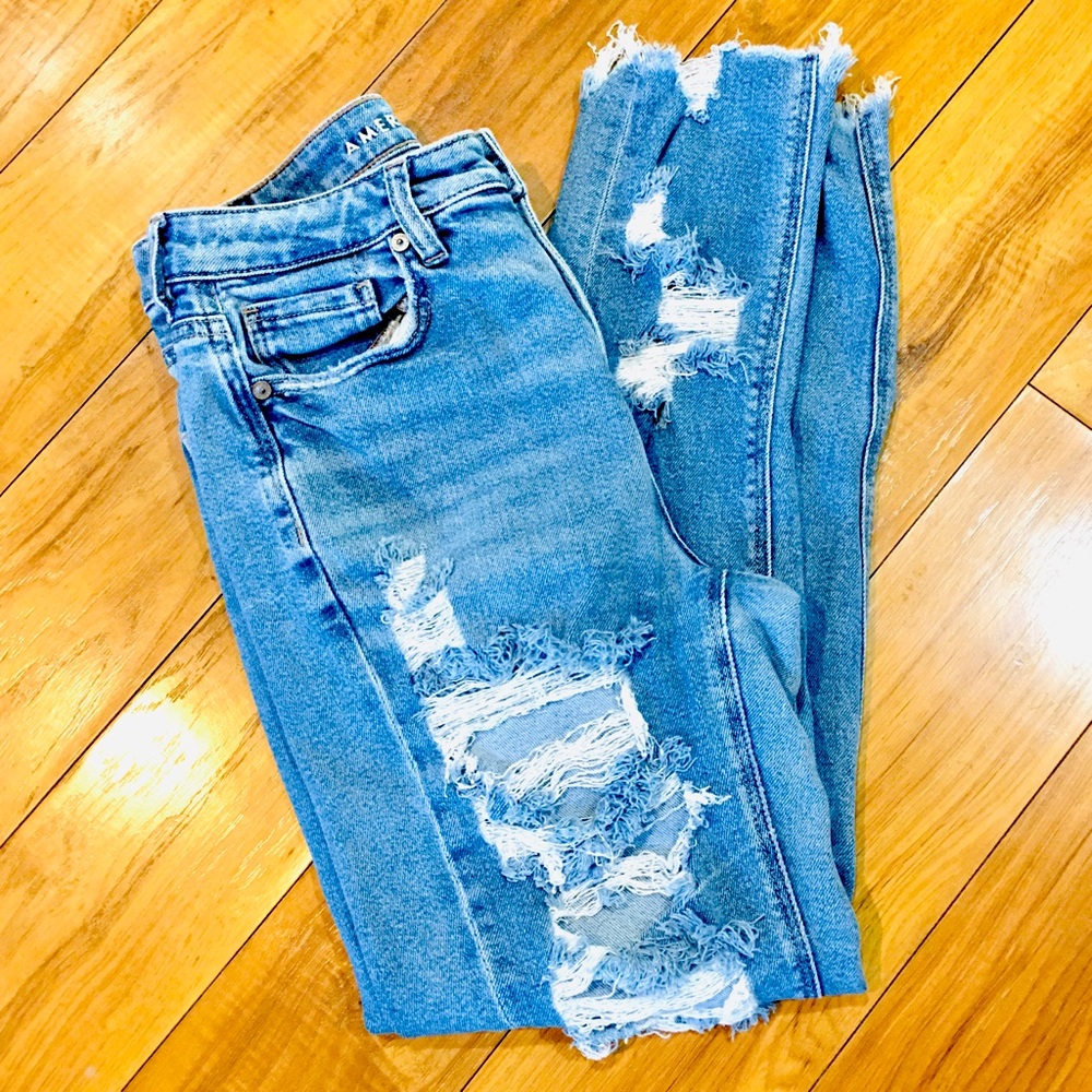 American Eagle AEO mom jeans distressed denim skinny jeans blue white 4